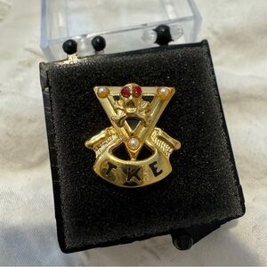 Tau Kappa Epsilon Fraternity Pin in Gold